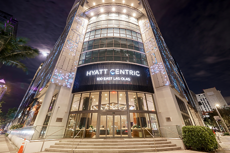 Председателят на Hyatt Томас Прицкер се оттегля заради връзки с Епстийн