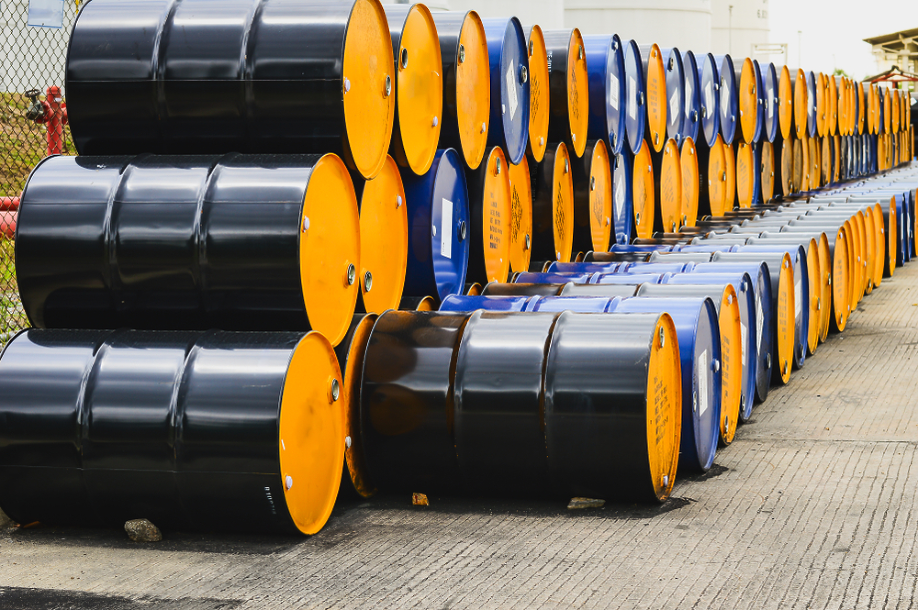 Войната на САЩ и Израел срещу Иран предизвиква сериозни затруднения в доставките на петрол и газ