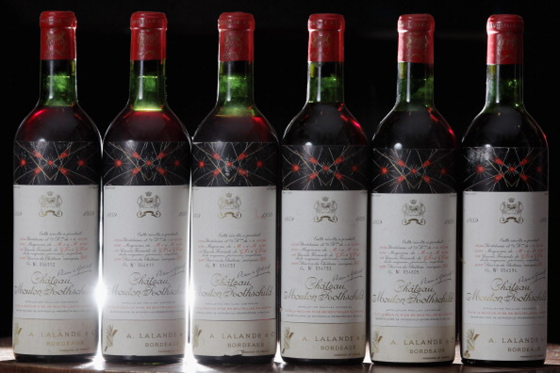 Френски съд прати в затвора „Бандата Grand Cru“ за кражби на 4000 бутилки суперскъпо вино 