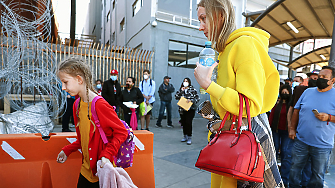 За първи път от Голямата депресия: Повече американци са напуснали САЩ, отколкото са дошлите имигранти