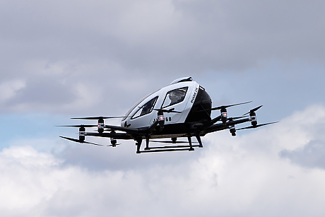 Първата безпилотна „летяща кола“ в Япония направи демонстрационен полет над Токио