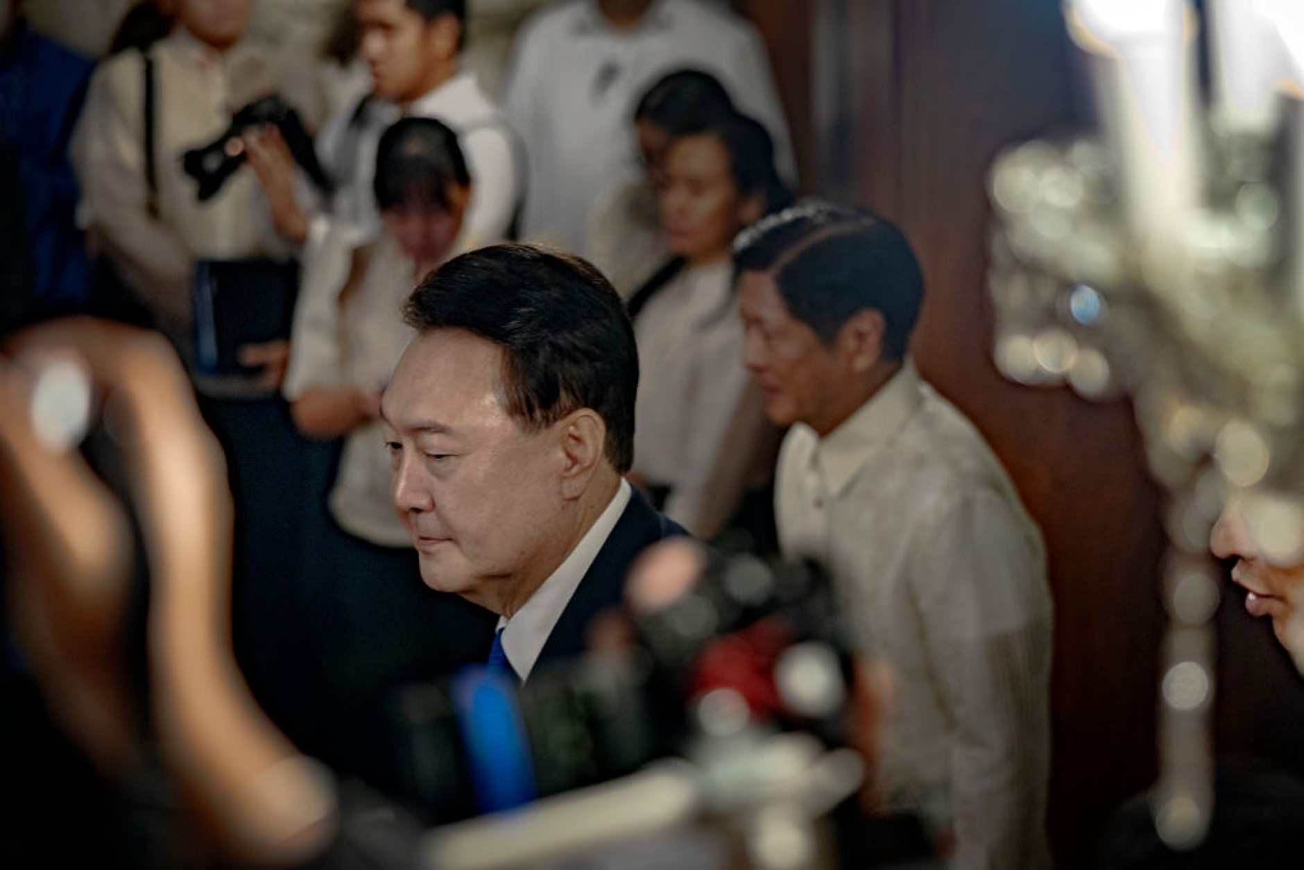 Бившият президент на Южна Корея e осъден на доживотен затвор заради обявяване на военно положение