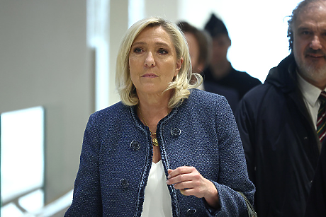 Десните на Жан-Марин Льо Пен внесоха вот на недоверие към правителството във Франция