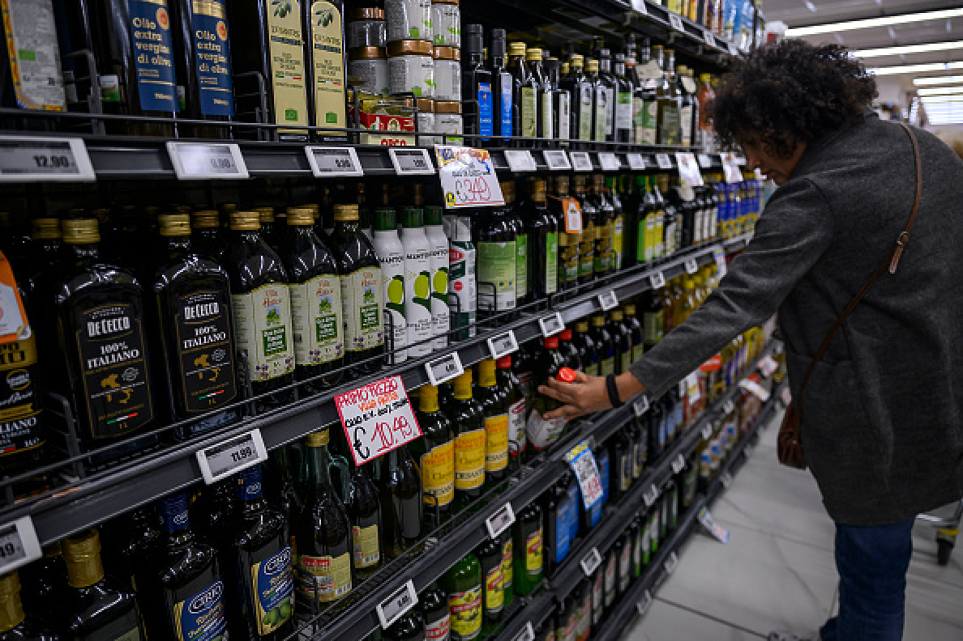 Полицаи под прикритие: Гърция арестува банда за производство на фалшив зехтин