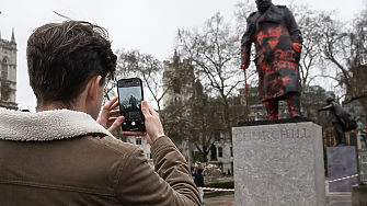 Паметникът на Чърчил пред парламента в Лондон беше осквернен с пропалестински графити
