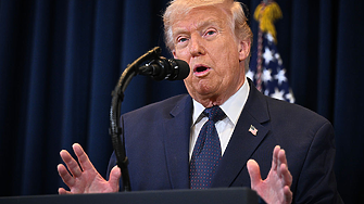 Петролът поевтиня, след като Тръмп прогнозира деескалация в Близкия изток