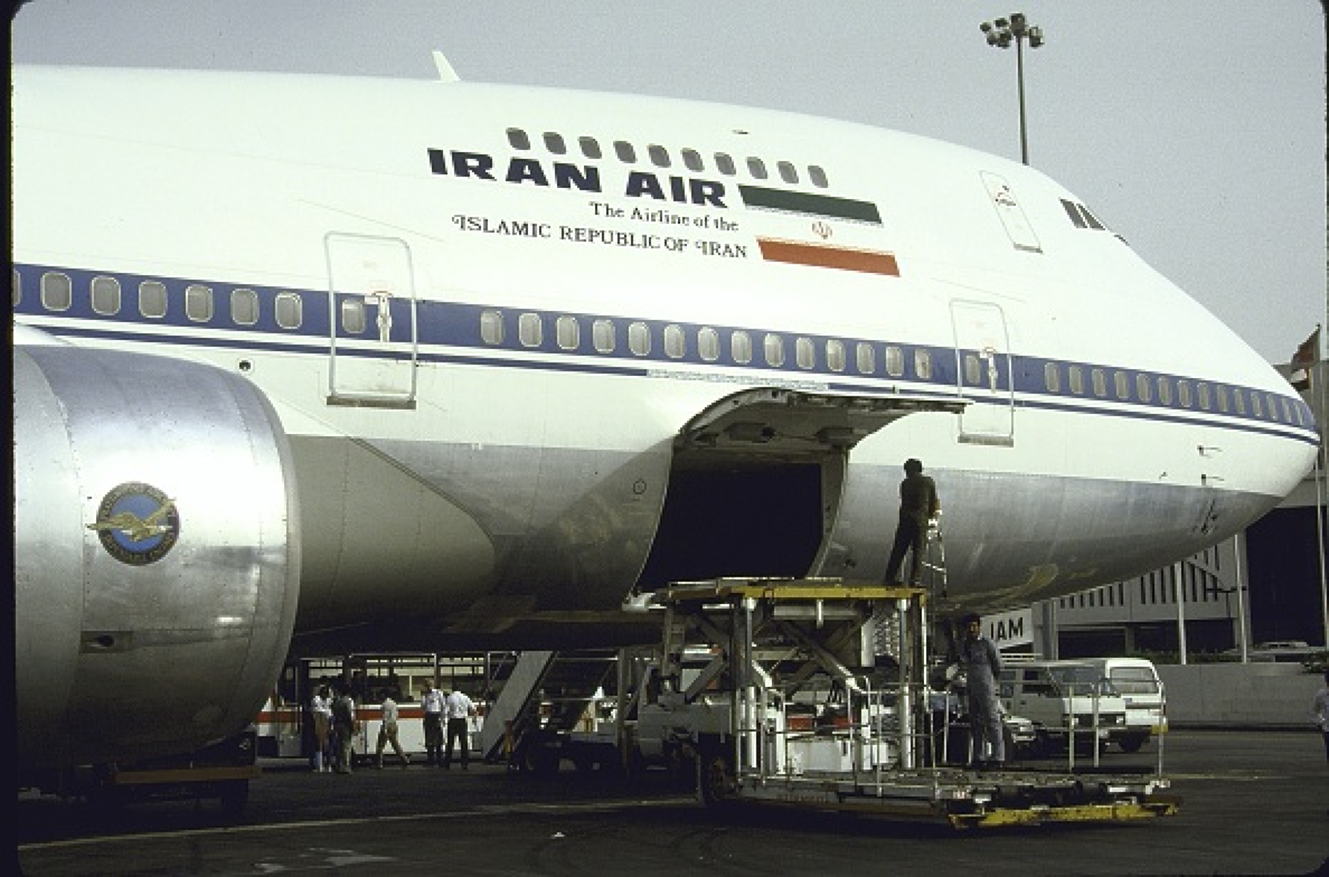 Великобритания готви планове за евакуация на близо 200 000 туристи в Близкия изток