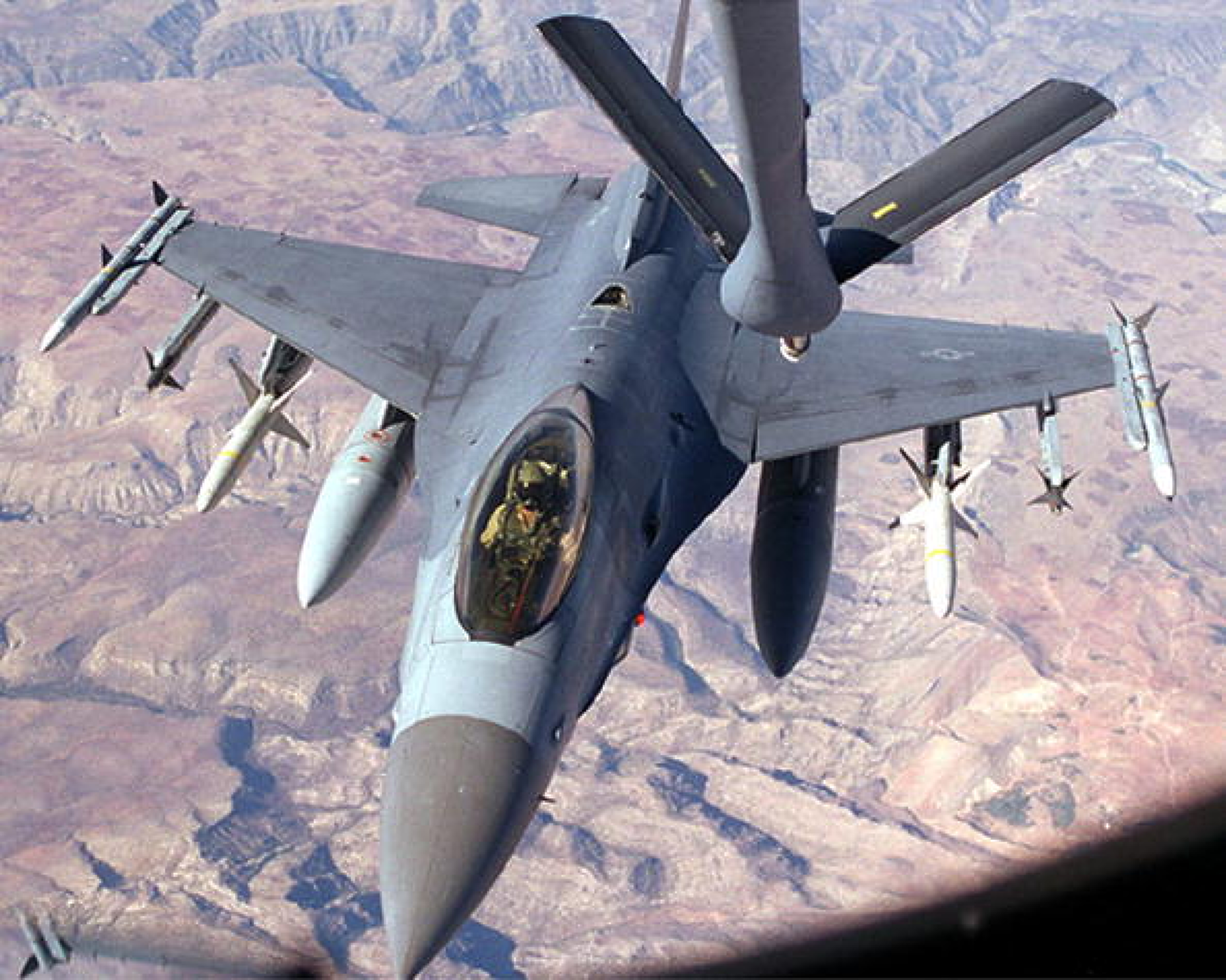 Турция разположи шест изтребителя F-16 и системи за противовъздушна отбрана в Северен Кипър