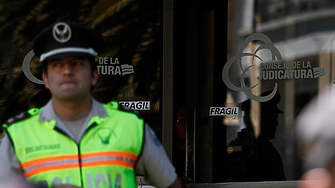 Синът на основателя на Сингапур избяга във Великобритания от роднинско преследване 