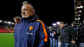 Оставка: Легендата Дик Адвокаат напусна националите на Кюрасао, след сензационно изведеждане до Световното 