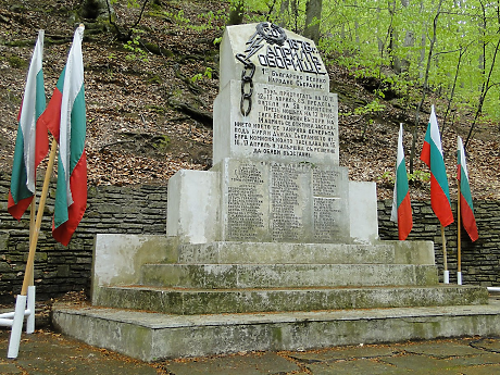 Алеята на свободата от Панагюрище до Оборище е най-важният проект в новия дарителски договор на „Асарел-Медет“