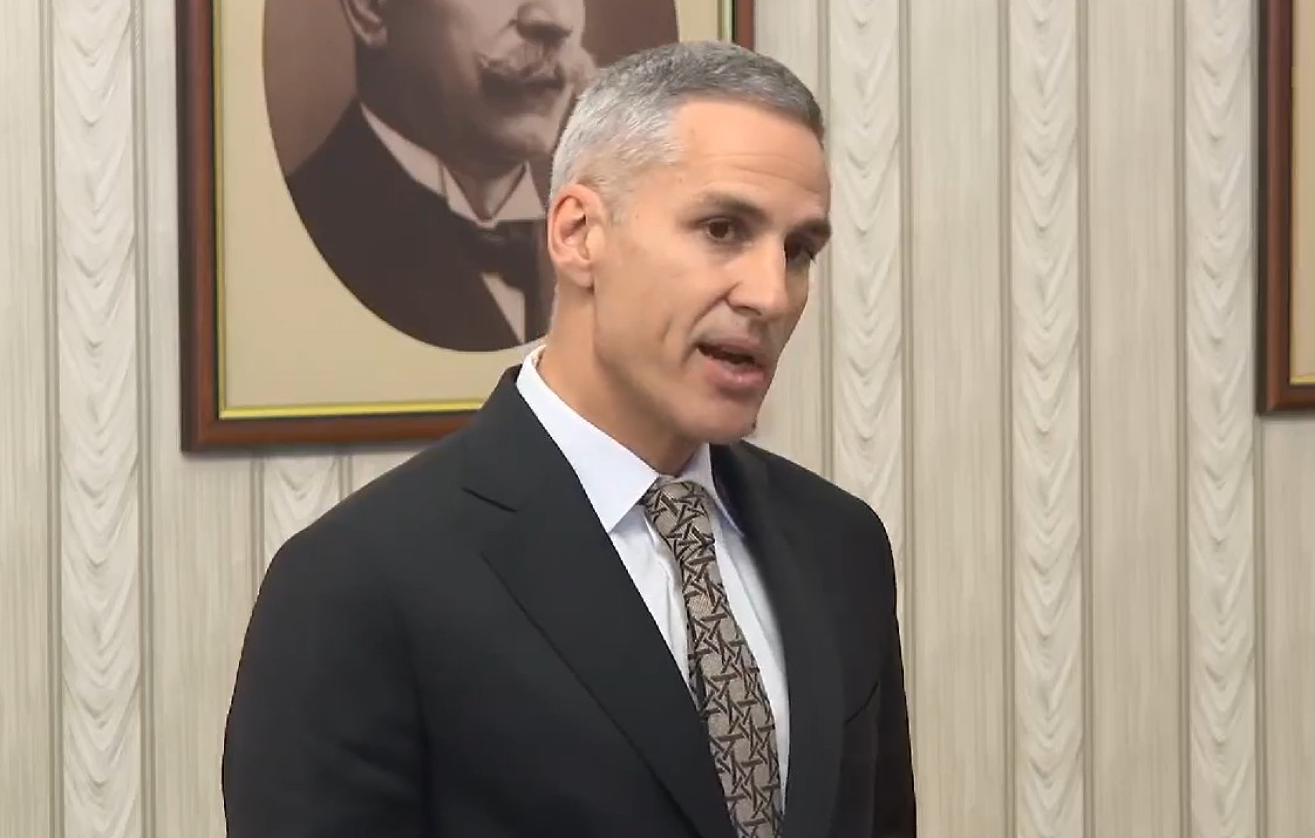 Андрей Гюров представи пред президента имената на министрите в служебното правителство