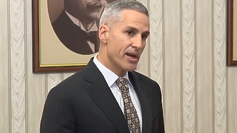 Андрей Гюров представи списъка с имената на министрите които ще