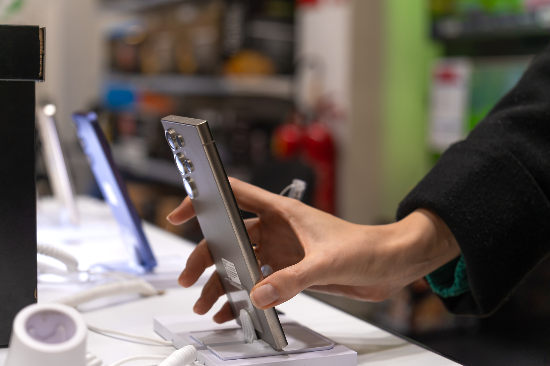 Мрачна перспектива: Пазарът на смартфони се готви за рекорден спад през 2026 година