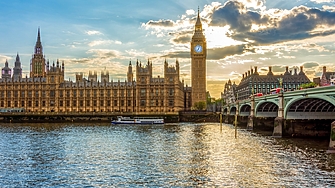 Британските депутати отхвърлят призива за забрана на социалните мрежи за лица под 16 години