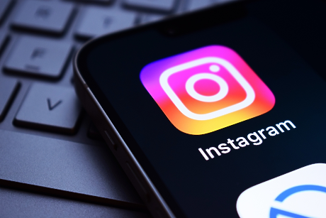 Нови известия в Instagram ще информират родителите за търсения на опасно съдържание от тийнейджъри