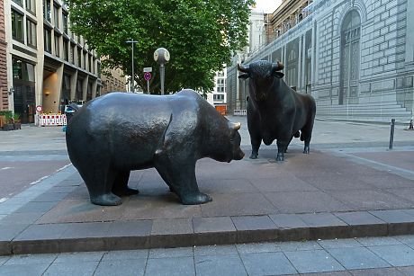 Инвеститорите наливат рекордни суми в европейски акции