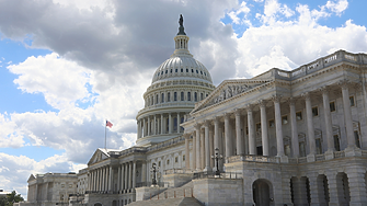 САЩ ще гласуват резолюция за военни правомощия преди разширяване на конфликта с Иран