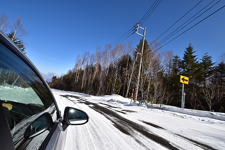 Времето: Сутринта валежите от сняг спират, слънцето се показва
