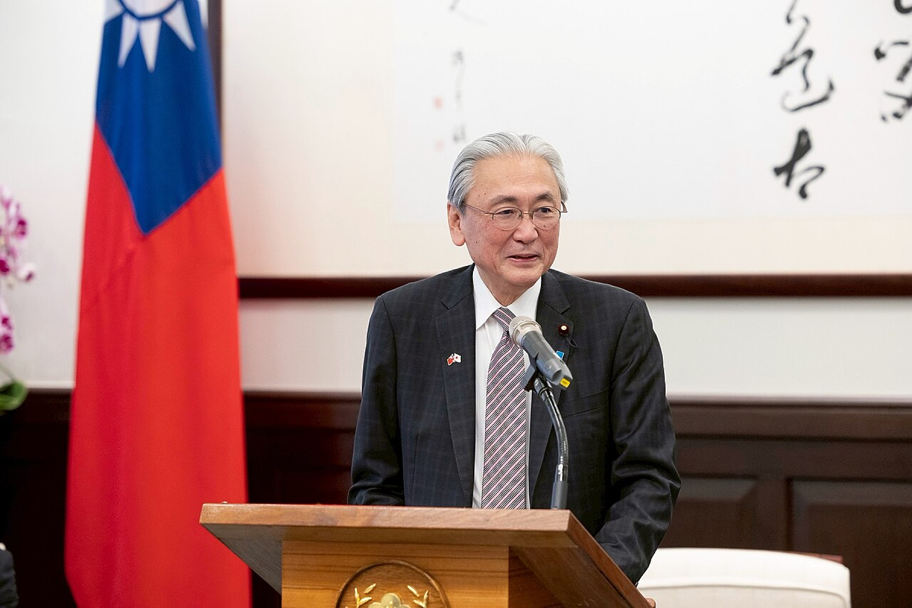 Китай санкционира близък съветник на японския премиер заради връзки с Тайван