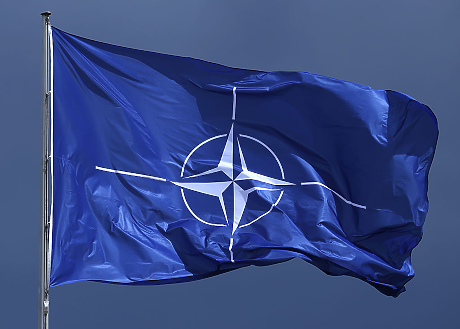 Военният министър: НАТО е с повишена готовността на противовъздушна и противоракетна отбрана на Източния си фланг