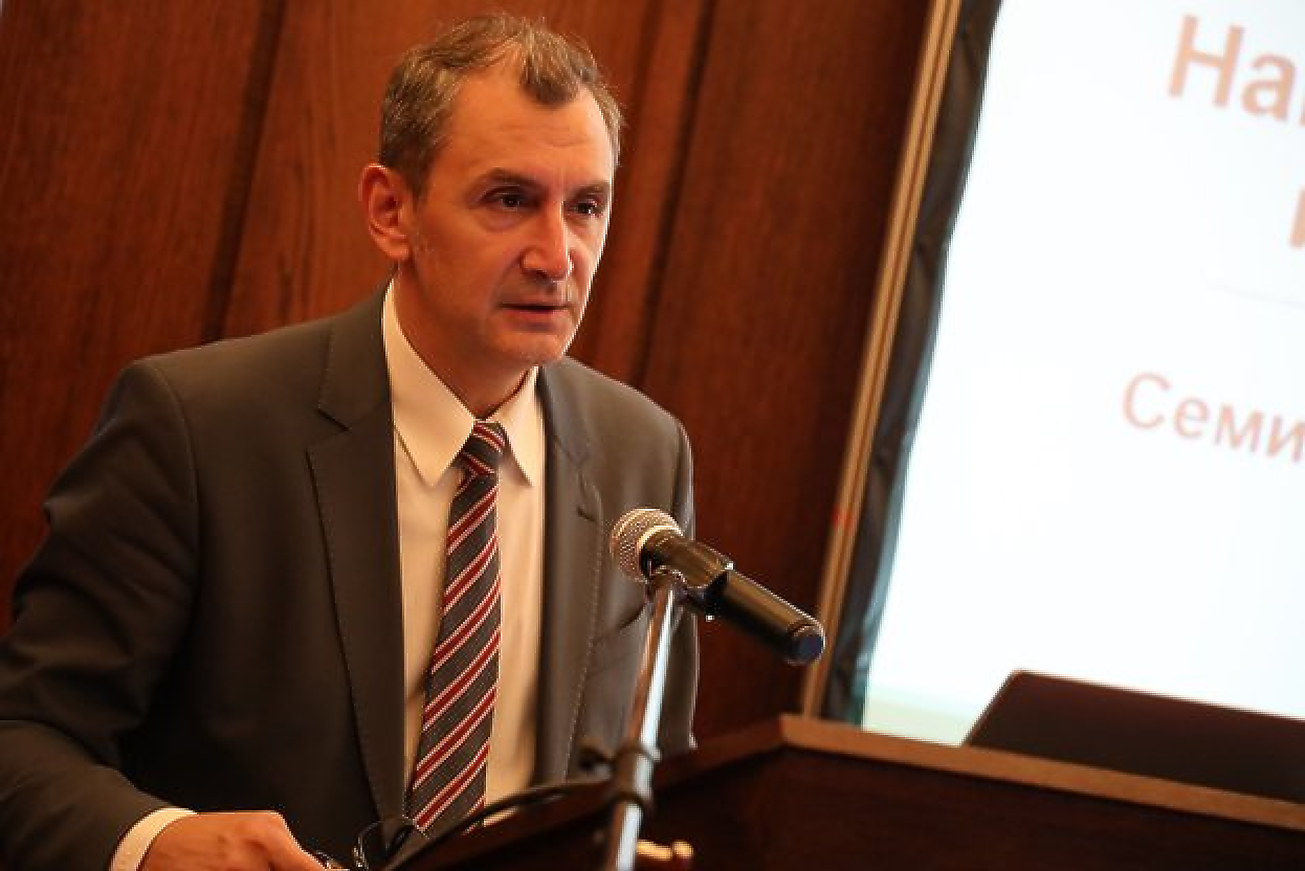 Здравният министър: Шепа олигарси злоупотребяват с европейските фондове, обществени поръчки са потънали в зависимости