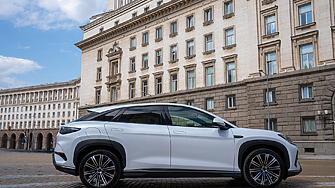 Автомобилният гигант BYD стъпва в България с няколко хибридни и електрически модела