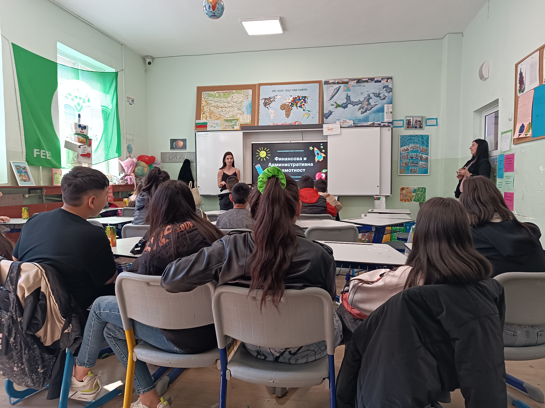 Академия „Равен старт“ дава финансови съвети на ученици от квартал „Факултета“
