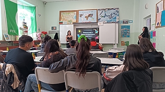 Академия „Равен старт“ дава финансови съвети на ученици от квартал „Факултета“