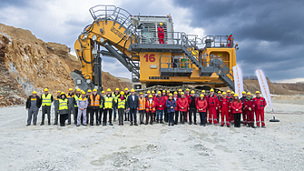 Пети поред електрически минен багер Liebherr R9350Е 771 с работна