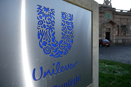 Компанията Unilever подготвя отдаляне на хранителния си бизнес и сливането му с McCormick