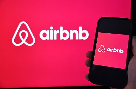 Съд в Испания потвърди глоба за Airbnb от 64 млн. евро за нарушения с имоти без лиценз