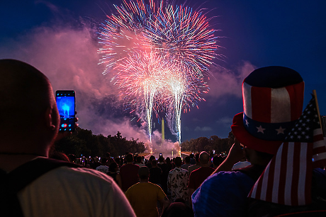 Глоби до 50 000 евро: Кипър забрани фойерверките заради „хаотичната обстановка в района“