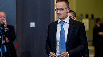 Унгарският външен министър призна, че е разговарял с руския си колега Лавров „преди и след“ ключови срещи на ЕС