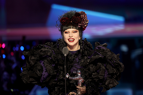 Неизвестно за известните: Стриптизьорка, облог и упоритост превръщат непознатата Стефани в мега звезда