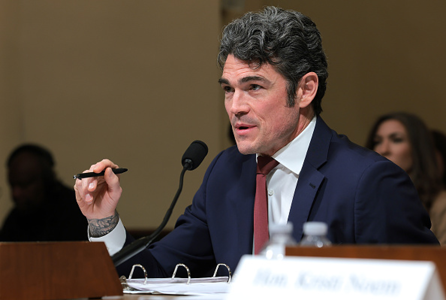 ФБР проверява бившия шеф на антитерористите в САЩ за изтичане на секретна информация