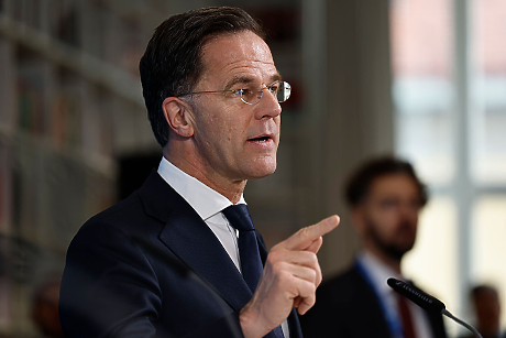 Рюте: Алиансът търси начин за възстановяване на трафика през Ормузкия проток