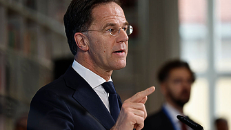 Рюте: Алиансът търси начин за възстановяване на трафика през Ормузкия проток