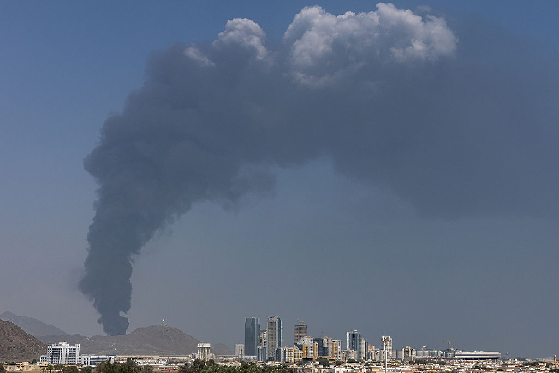 Иран поднови атаките срещу съюзниците на САЩ в Персийския залив. Тръмп заяви, че не го е очаквал