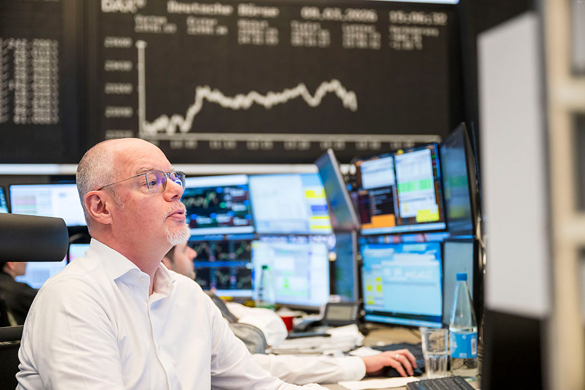 Европейските фондови борси започват седмицата без единна посока*