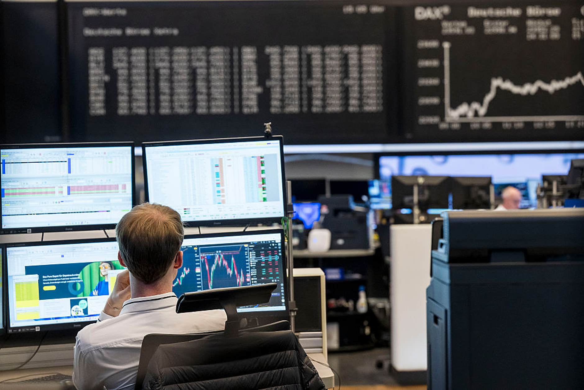 Европейските борси са на червено, тъй като поскъпването на петрола подхранва опасенията от ръст на инфлацията