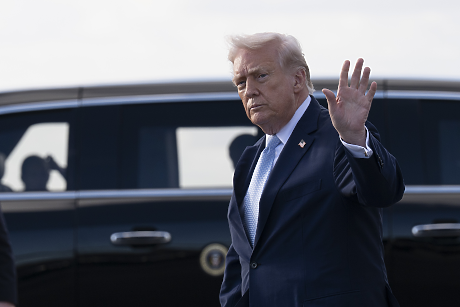 Тръмп: Проведохме разговори с Иран за "пълно и окончателно" разрешаване на конфликта