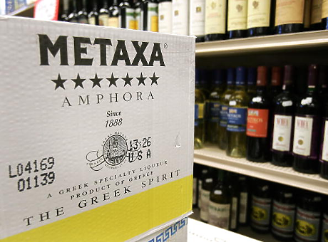 Затягане на мерките: Гърция следи с регистър и код продажбата на алкохол на непълнолетни