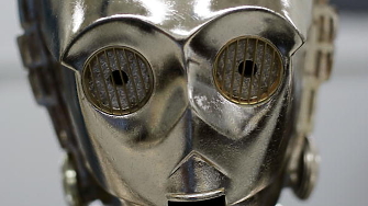 Главата на робота дроид C 3PO използван в Междузвездни войни Епизод V