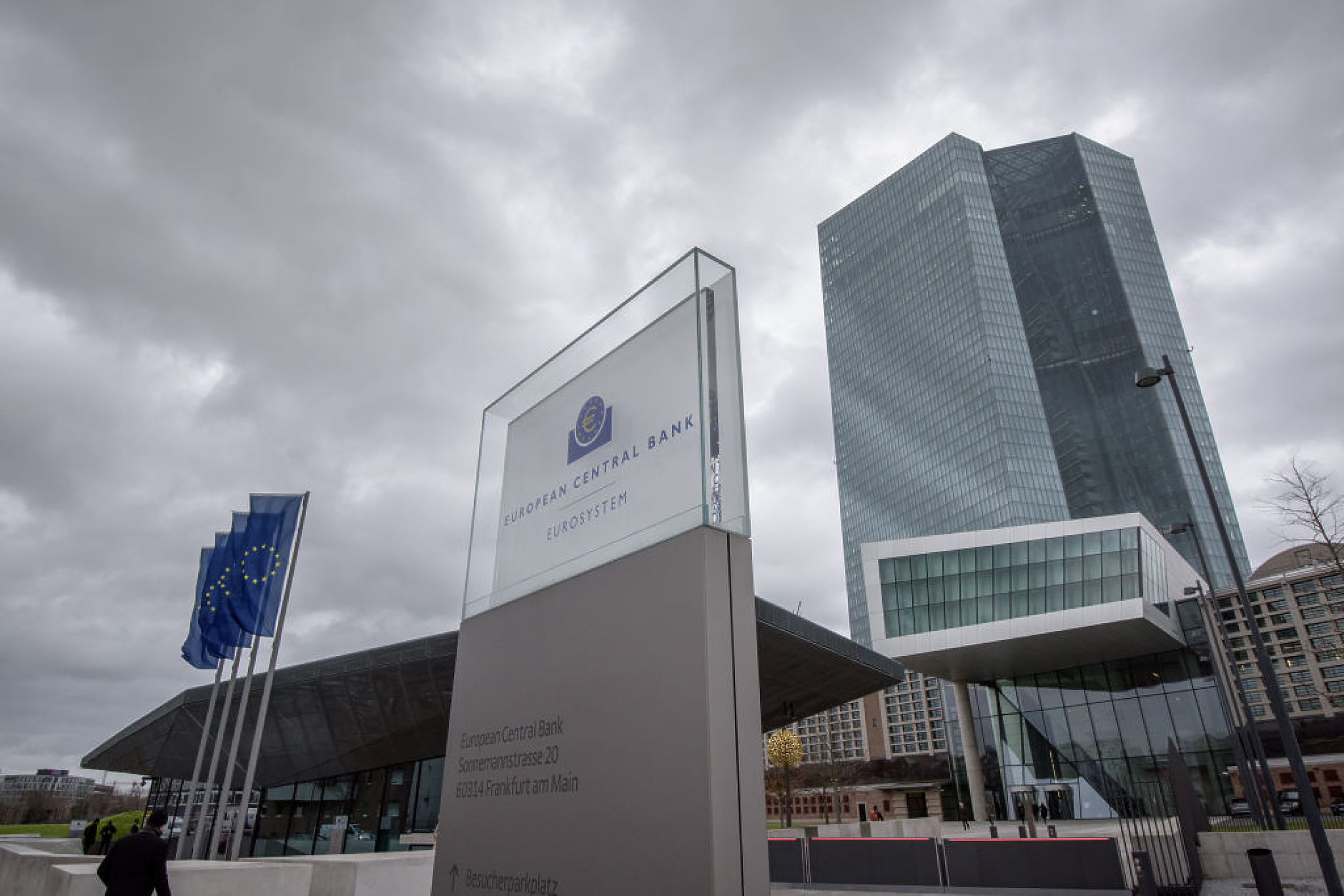 Банките очакват до три увеличения на лихвите от ЕЦБ тази година