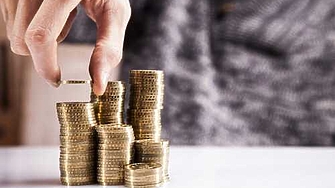 През четвъртото тримесечие на 2025 г спрямо четвъртото тримесечие на