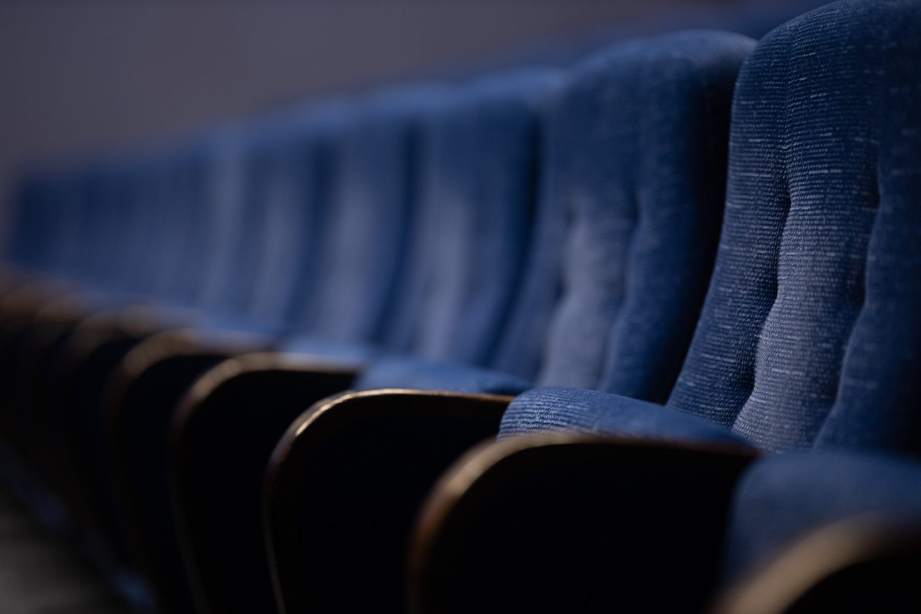 Между публична мисия и пазарна реалност