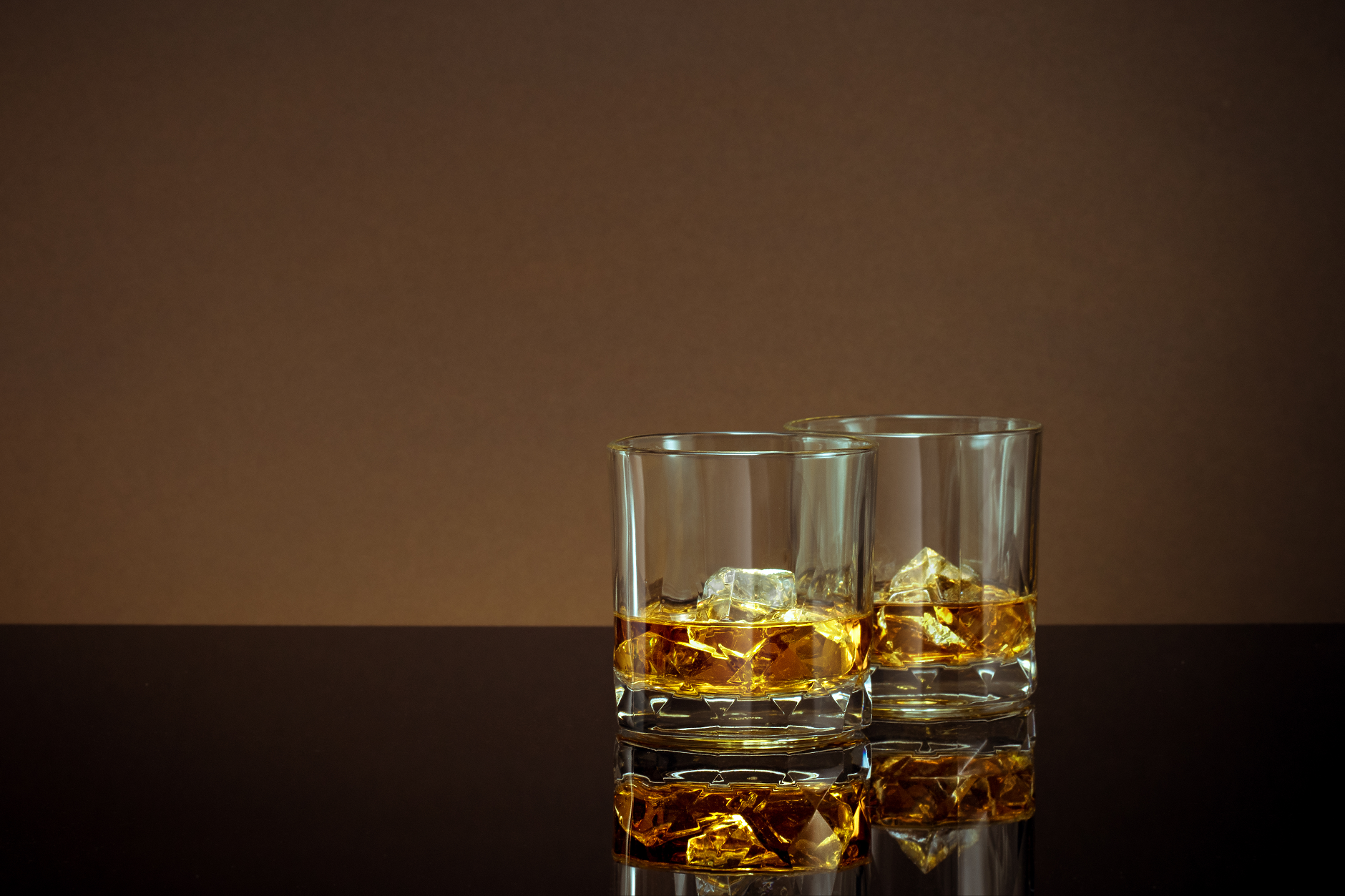 Ще има ли нов гигант в света на спиртните напитки? Pernod Ricard и Brown-Forman преговарят за сливане