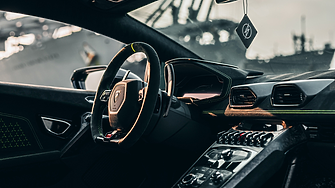 Хиляди луксозни автомобили са блокирани на кенийския остров Ламу заради войната в Близкия изток