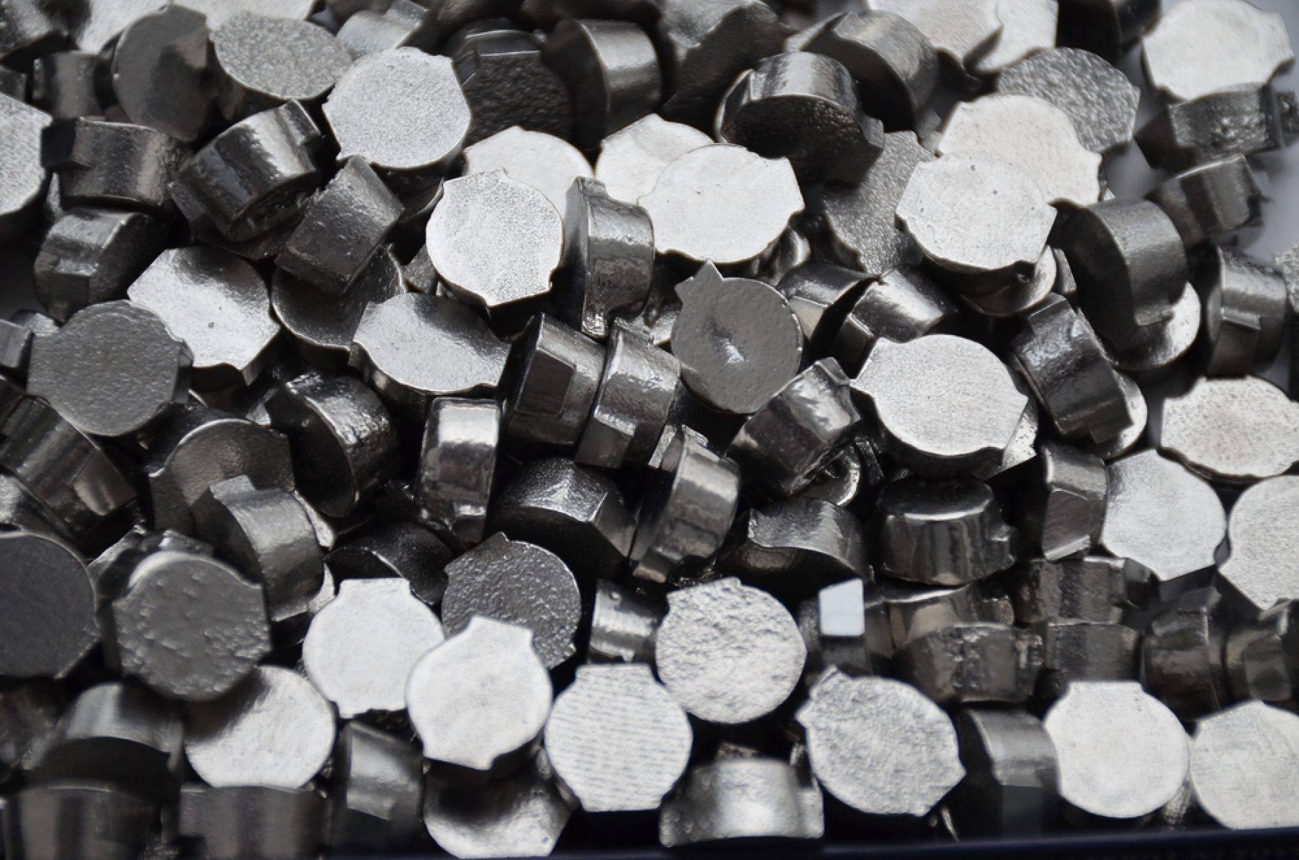 Недостигът на кобалт заради ограниченията в Конго се очаква да продължи до 2030 г.